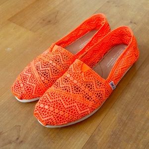 TOMS WMNs Crochet Lace Classic Flats Neon Orange